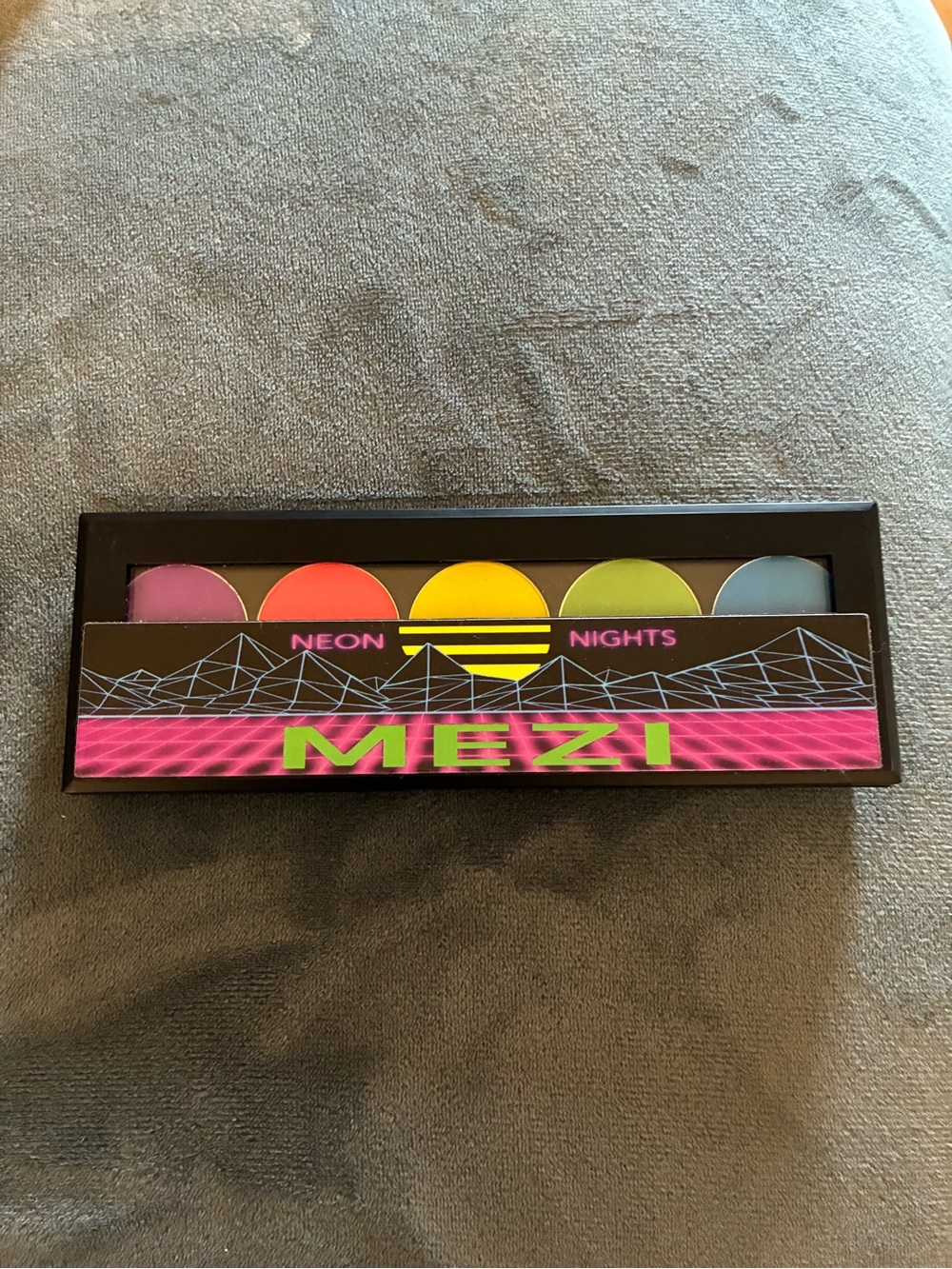 Neon Nights Vibrant Eyeshadow Palette - Multi Color